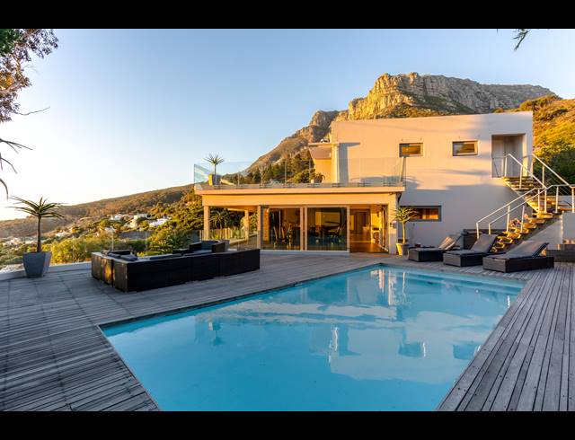 8 BEDROOM HOUSE FOR SALE IN LLANDUDNO